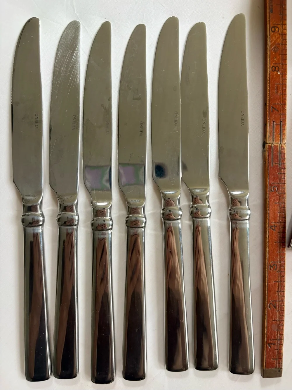 Oneida 18/0 Stainless Steel Dinner Butter Knives - Silver Set of 7